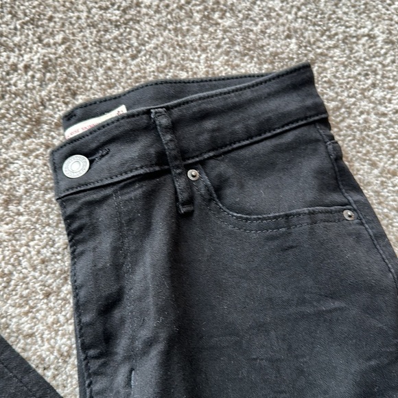Levi’s 721 High Rise Skinny Black Jeans - Picture 2 of 6